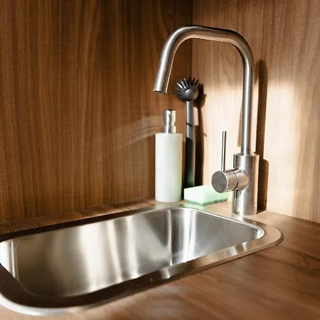 Elegant Very Berry In Center By Renters 아파트