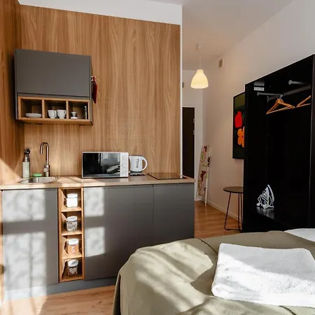 Elegant Very Berry In Center By Renters Apartamento