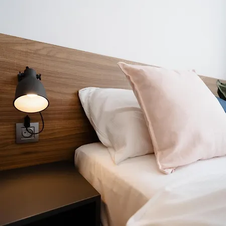 Elegant Very Berry In Center By Renters Apartamento *