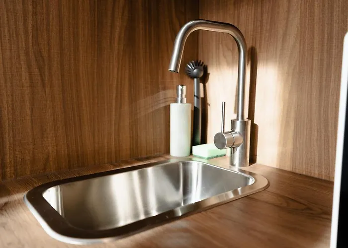 Elegant Very Berry In Center By Renters Apartamento