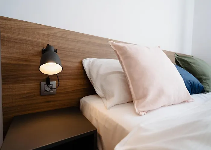 Elegant Very Berry In Center By Renters Apartamento *