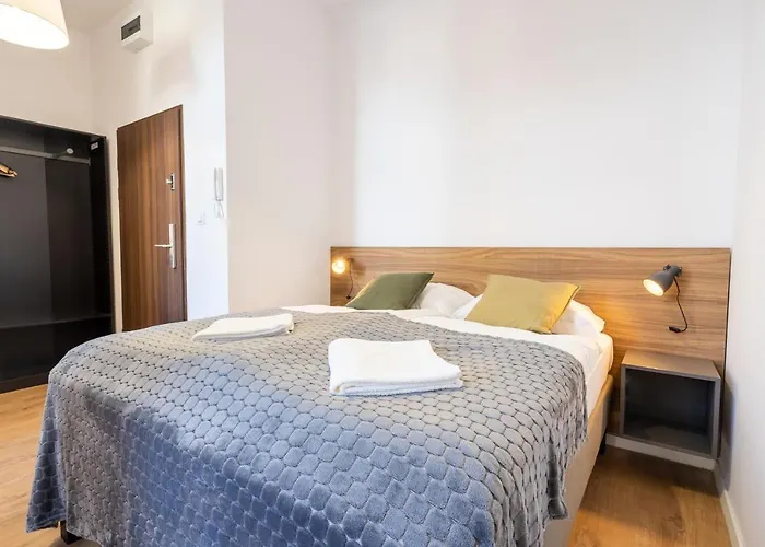 Elegant Very Berry In Center By Renters * Poznan