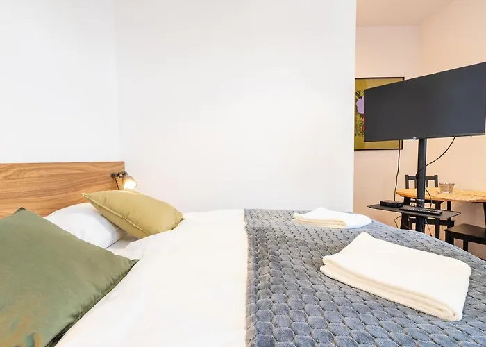 Apartamento Elegant Very Berry In Center By Renters Poznan