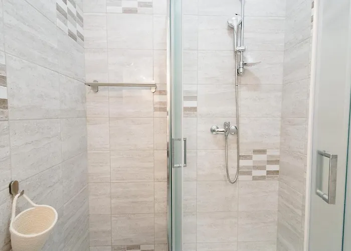 Apartamento Elegant Very Berry In Center By Renters