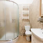 Elegant Very Berry In Center By Renters 아파트 포즈난