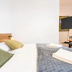 아파트 Elegant Very Berry In Center By Renters 포즈난