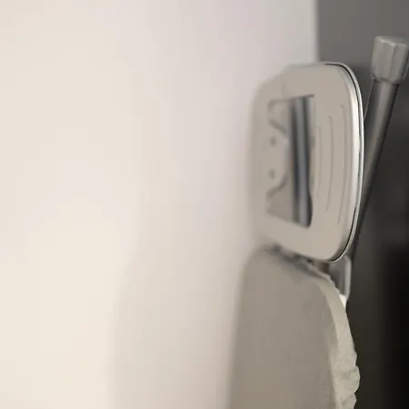 Апартаменти Elegant Very Berry In Center By Renters