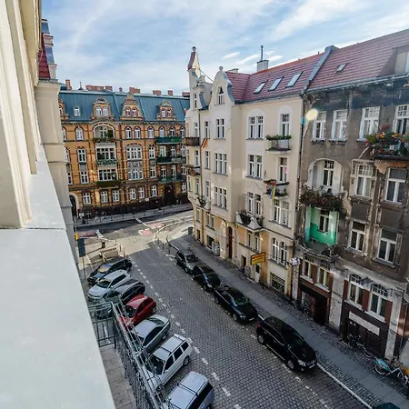 Elegant Very Berry In Center By Renters Poznan