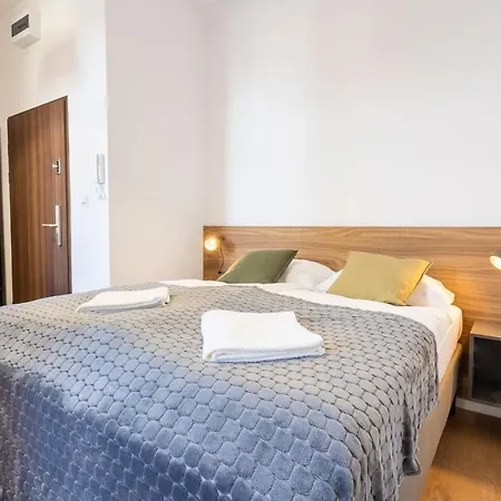 Elegant Very Berry In Center By Renters * Познань