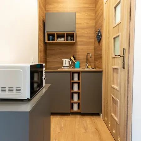 Апартаменти Elegant Very Berry In Center By Renters *