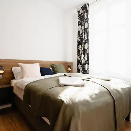 Elegant Very Berry In Center By Renters Appartamento Poznań
