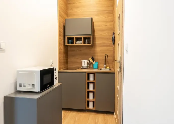 Elegant Very Berry In Center By Renters