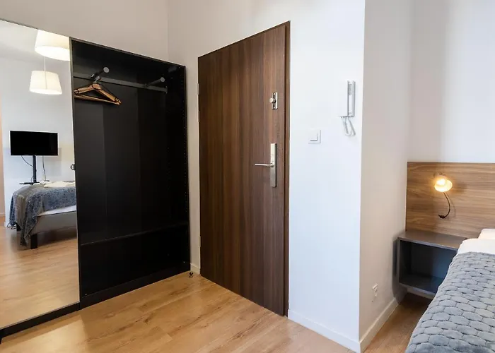 Elegant Very Berry In Center By Renters