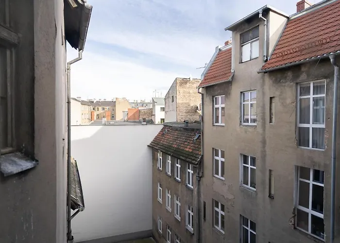 Elegant Very Berry In Center By Renters